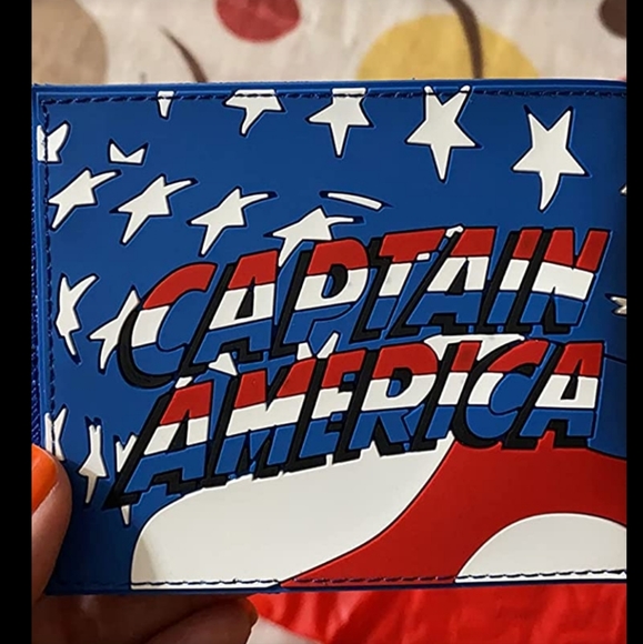 New Captain America bi fold wallet - Picture 2 of 6